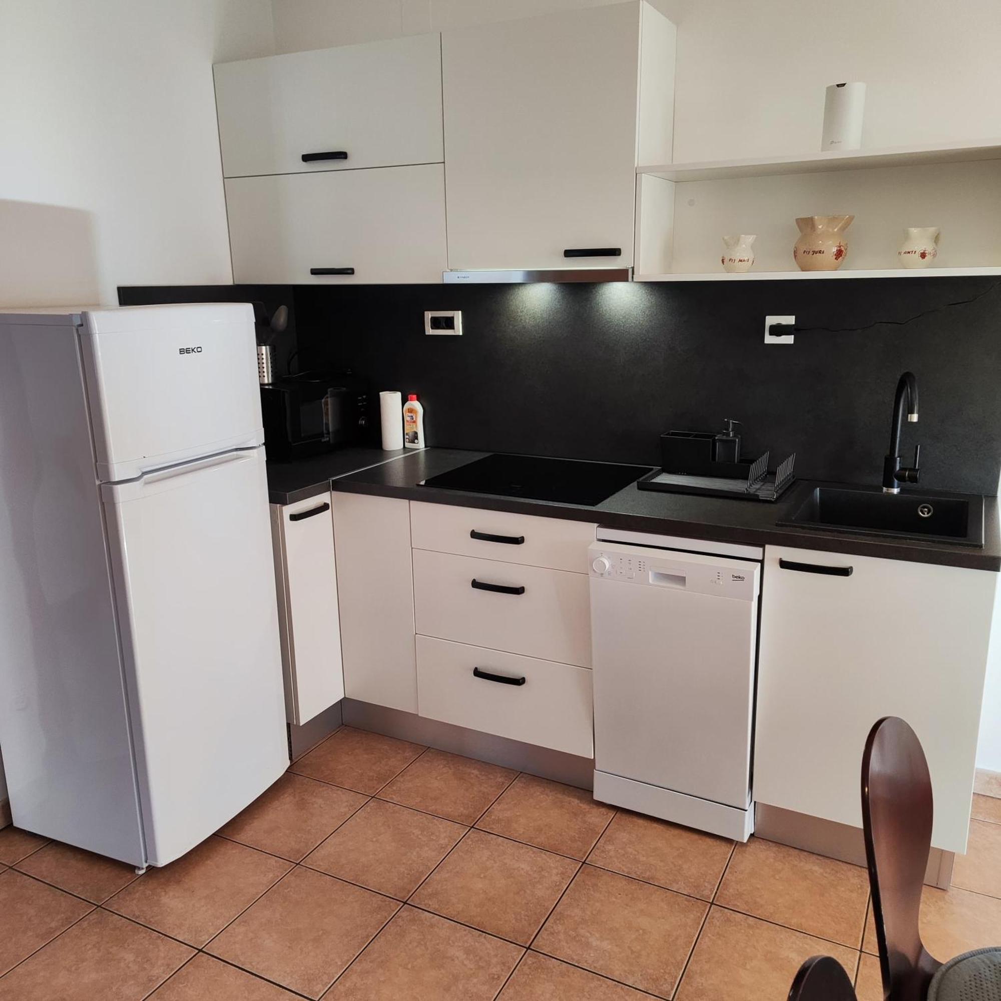 Apartmani Ivana 普纳特 外观 照片