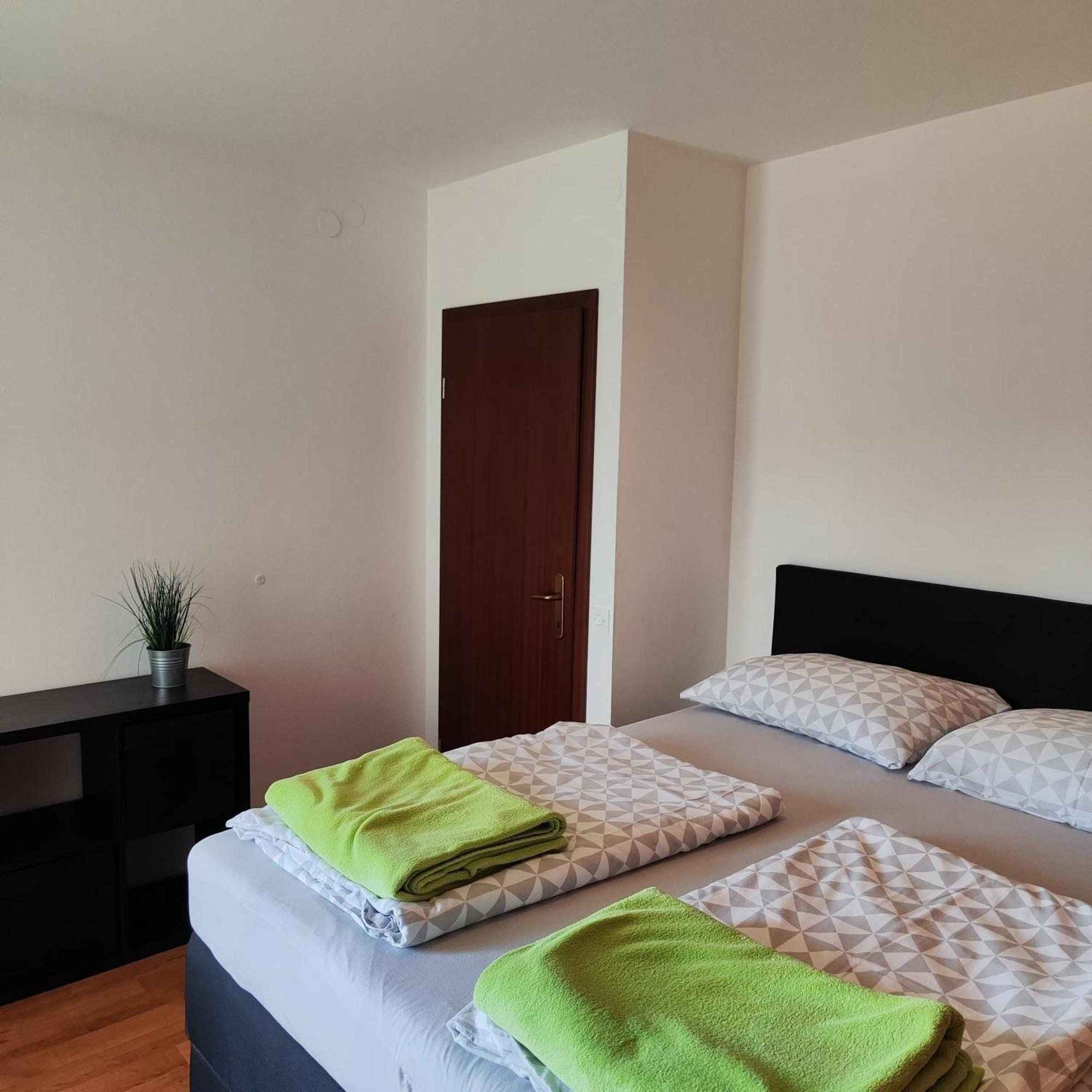 Apartmani Ivana 普纳特 外观 照片